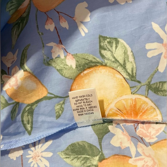 Avara Off Shoulder Top With  Lemon And Floral - Picture 5 of 6